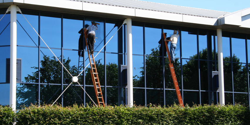 Exterior Window Glass Cleaning